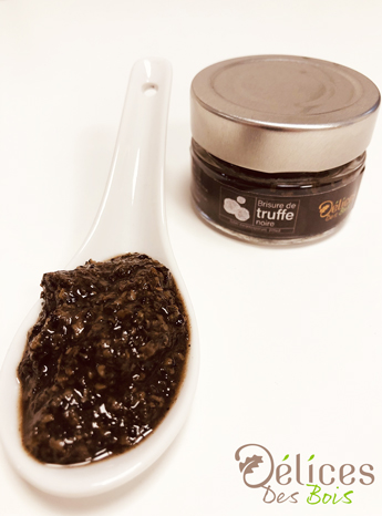 Breaking of Tuber melanosporum truffles